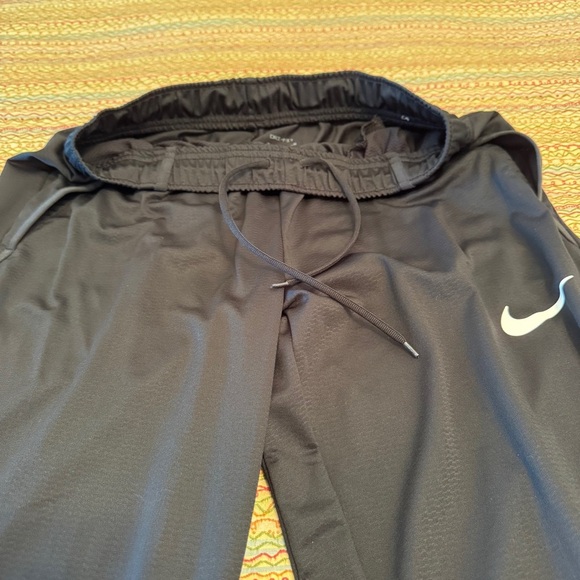Nike Dri-Fit Black Joggers with Elastic Waistband and Athletic Cut Size Medium - Picture 8 of 9
